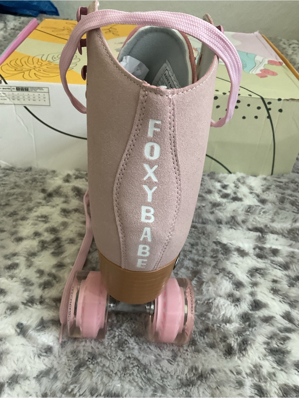 New Pink Suede Classic Quad Roller Skate - Picture 5 of 8